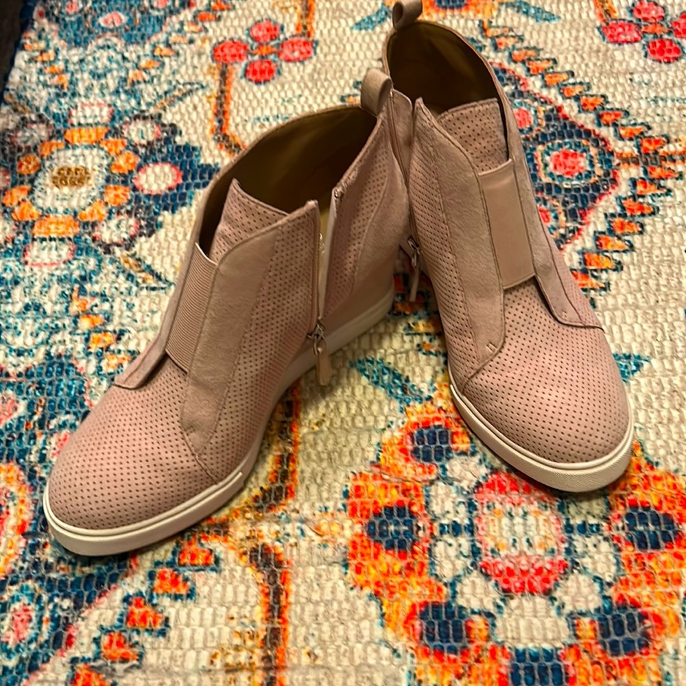 Linea Paolo Wedge Sneaker Sz 7.5